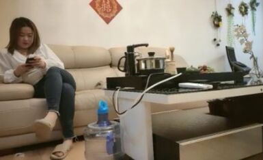 道不狂探花肉嘟嘟胖妞，舔屌插嘴硬了开操，扶着大屁股后入撞击