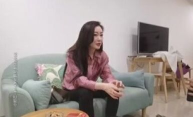 气质很好高端颜值外围美腿小姐姐，衬衣吊带小背心，按摩舔背先服务