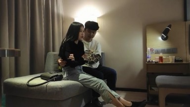 加钱哥深夜年轻嫩妹，喜欢暗一点的氛围，开档吊带丝袜，扶着细腰后入猛顶