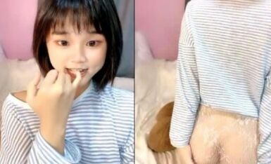 超卡哇伊学生妹周末和小男友啪啪，首次操逼大秀，年纪不大很会玩，肛塞尾巴舔逼足交