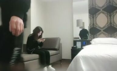 利利坚辛苦高品质探花，搞得太猛妹子被操哭，大奶颜值美女返场，往死里爆插小穴