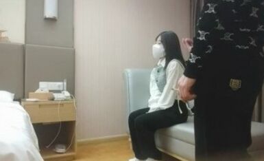 《用利抽插》高品质探花，甜美活力小妹妹，苗条身材吸吮舔屌，骑乘爆插大屁股，搞得妹子不行了