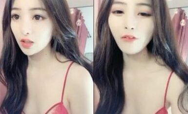 骚气冲天气质好高颜值粉逼妹子白嫩肌肤扭动胴体玩诱惑勾引狼友道具抽插小嫩穴来了操我啊