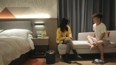 【胖子工作室】大圈高端奥迪女，跪着吸吮舔屌，怼着骚穴持续输出，搞得妹子受不了，要退钱走人