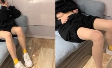 【狗子探花】，21岁大学生，下海赚快钱，D罩杯美乳，坚挺白嫩，后入特写菊花和鲍鱼，男友已经调教到位超会玩