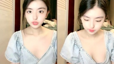 Joy宝贝-- 治愈笑容，五官小巧，萝莉宝藏女孩，怎么有那么甜的正点女孩，小奶兔软又翘挺！