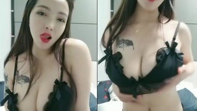 御姐-巨乳-奈何执念 这身行头，人见人爱，泛滥的花心，手指抠逼，贱的一手淫水，揉着巨乳骚气冲天