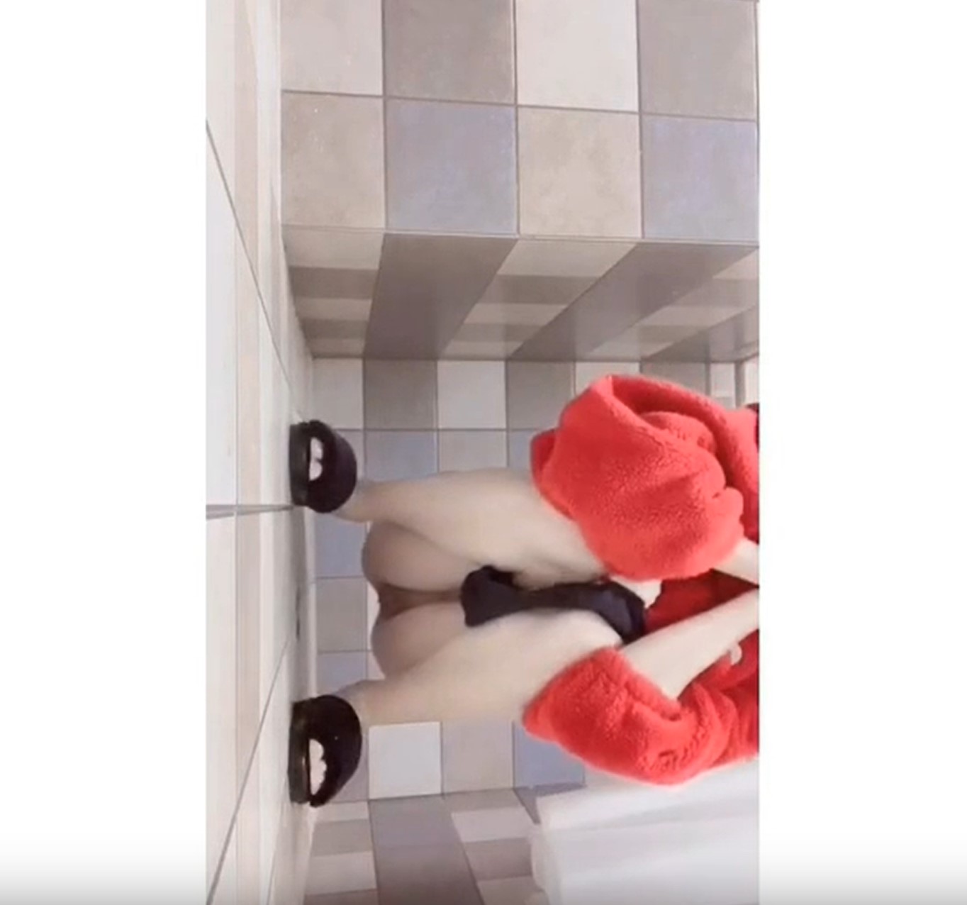 快手精品百万美妆博主【卿卿】大尺度私拍，喷尿特写-1