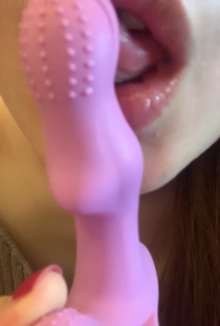 生物老师『闵儿』长裙发骚诱惑 脱下丁字裤自慰小穴水汪汪