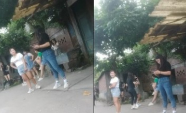 【持有无套内射执照】，一览众逼挑中E胸少妇，一对吊钟美乳，蝴蝶粉逼 1