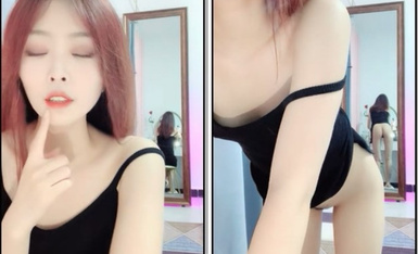 【你的馨上人】苗条美女性感诱惑，翘起屁股看微毛小穴，手指扣入表情很爽，低低呻吟很好听