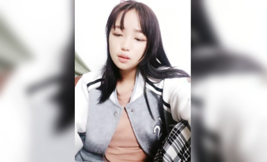 太嫩了！3個學生妹妹~在家全裸自慰~【佳怡】小穴反光~！ (8)