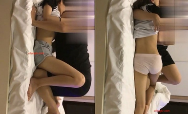 笑的很甜的漂亮学院派长腿女神啪啪流出 对白很清晰 男友说要射里面了,妹子说不行,但是还是射进去了