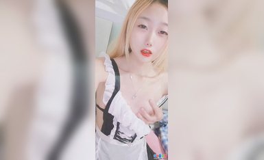 网红少女@萌面学妹之学妹露脸了 高价定制女佣制服扣逼特写 重磅福利，这次高价定制的 颜值还很高 身材好白虎逼，粉逼萝莉 站立 道具 特写 里面皱褶的肉肉 啥都嫩看见 (1).