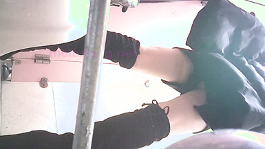 快餐店女廁定點全景偸拍一位接一位的漂亮小姐姐和美少婦方便~能看B又能看臉極品白虎一線天真的太頂了 (1)