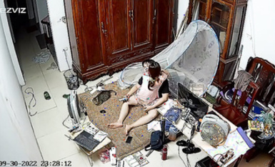 2023最新流出黑客 破解家庭攝像頭偷拍啪啪合集 小哥站著無套搞媳婦逼逼精液流了一地 (4)