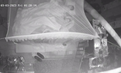 2023最新流出黑客 破解家庭攝像頭偷拍啪啪合集 小哥站著無套搞媳婦逼逼精液流了一地 (1)