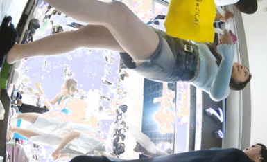 CD大神商場尾隨偷拍 三個穿短裙試穿鞋子的時尚美女裙底風光各種姿勢各種屁股