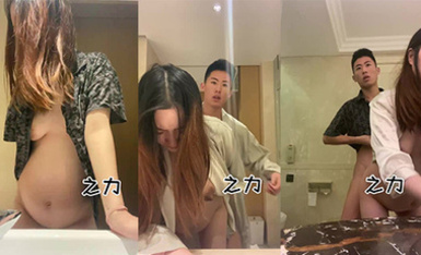 力哥酒店開房操漂亮的大二女友高清露臉完整版(2)