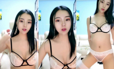 人氣女神【嫩模貝貝】制服誘惑~騷舞勾引~抖臀擠胸 (2)