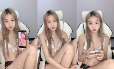 校花學妹！【你的初戀6】顏值逆天~超級粉嫩小b~全裸特寫 (11)