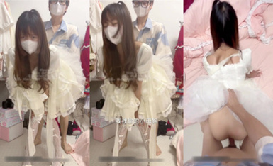 淫慾反差美少女【軟軟兔Lt774523412】白絲lo鞋 香甜白嫩蘿莉美少女 翻起裙子直接草 如玉般的身體！酥到骨頭里，乖乖女私下超級反差