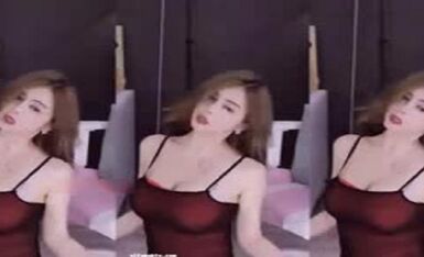 斗鱼超人气女神【张琪格】8月最新露点揉奶合集 19