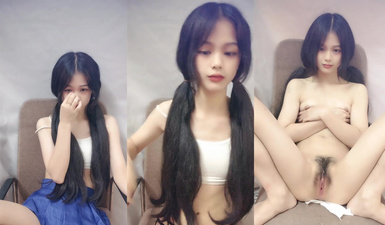 雙馬尾卡哇伊小蘿莉【太平公主】清純甜美少女，脫光光貧乳嫩穴，跳蛋震小騷逼，跪在椅子，翹起美臀特寫