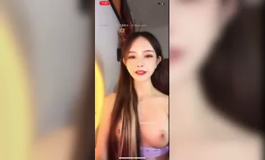 颜值女神卫生间自慰】蓝色假屌地上骑坐，无毛骚穴，表情一脸淫荡，水声 ...