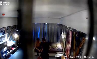 10.06新更【萤石云酒店偷拍】主题酒店嗨翻天,增加情趣操更爽 (1)