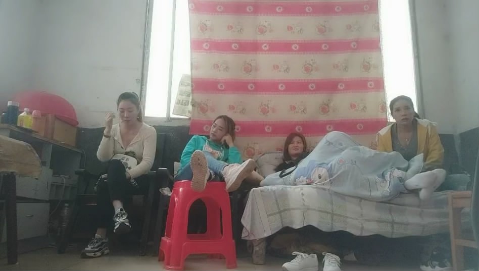 嫖鸡不戴套《农民工探花》10月11日鸡窝所有小姐都干遍了唯独粉衣价高妹子没干等她好久连干她两场好生猛下下到底呻吟不停