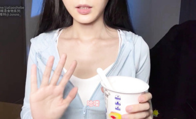 電報群VIP精液盛宴系列！亂倫變態老哥調教母狗堂妹4部，精液酸奶，尿做的加精雪糕，口交顏射 (4)