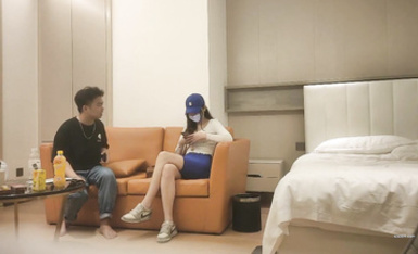 健身大奶小姐姐 你好高嚇得我了 啊用點力操我 模特身材大長腿弓著背吃雞 大肥臀鮑魚粉嫩