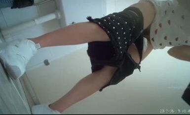 【厕拍新品】█魔手☛外购█精品厕拍【前后景】（小靓妹自摸）28V（下）