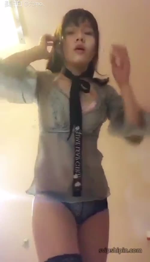 超时空长腿美少女】允儿微信大尺度跑车福利合集 (3)