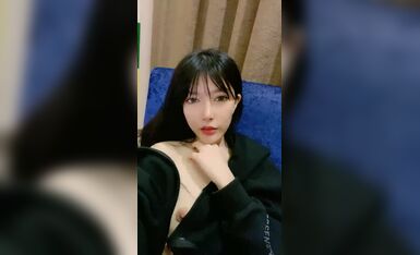 高颜值女神【七喜少女】豪华酒店里面自慰，白虎骚逼，说话奶声奶气的