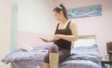 170CM高馬尾高冷美艷御姐，美乳翹臀緊身褲，扒掉褲子摸穴，張開雙腿猛操，騎乘呻吟一臉享受170CM高馬尾高冷美艷御姐，美乳翹臀緊身褲，扒掉褲子摸穴，張開雙腿猛操，騎乘呻吟一臉享受