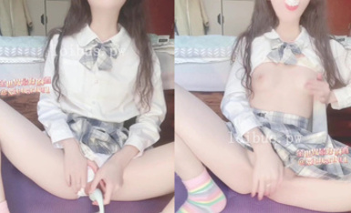 【青春無敵】，極品白虎粉穴，反差女神【燒酒sjcbsrbq】推特視圖全集，各種制服道具，紫薇噴水，內窺鏡看子宮 (22)