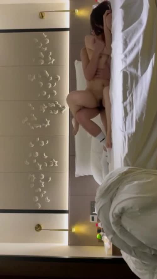 极品嫩妹 约炮大神【韩信】最新无套约操02年超白嫩妹子 皮肤真的白滑 身材超好 各种操极品浪叫 高清720P版