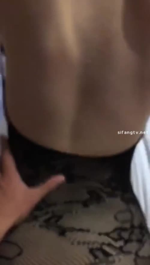 百度云泄密 可爱小姐姐穿上情趣丝袜和男友啪啪被曝光