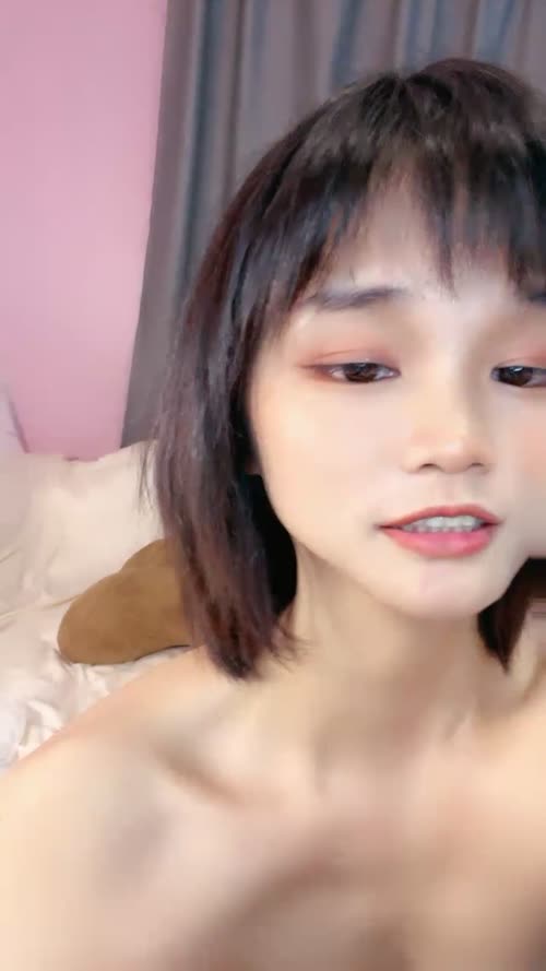 超卡哇伊学生妹周末和小男友啪啪，首次操大秀，年纪不大很会玩，肛塞尾巴舔逼足交，翘臀上下猛坐后入爆操