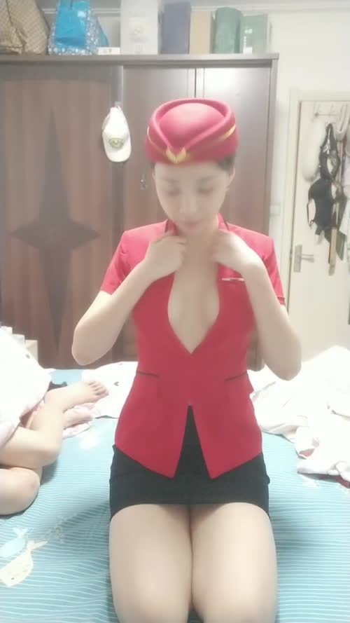 素颜美女在家跟小哥激情性爱，穿上性感的制服诱惑让小哥舔逼各种爆草抽插，浪荡呻吟捆绑束缚抠逼玩弄刺激