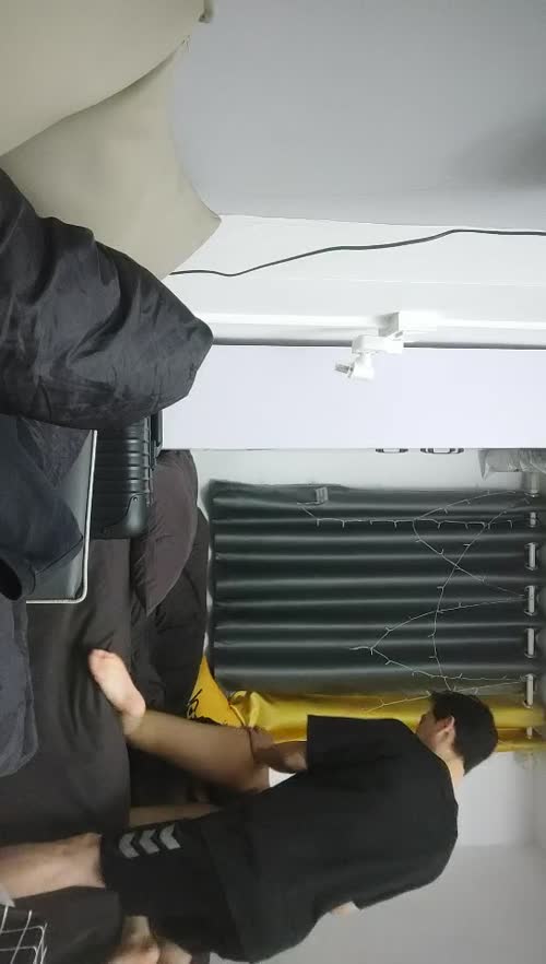 【麻辣王子】，泡良大佬最新力作，一周拿下00后学生妹，大三在读，共度元旦佳节，短发清纯，蜜桃臀，激情而又肉欲横流的一夜