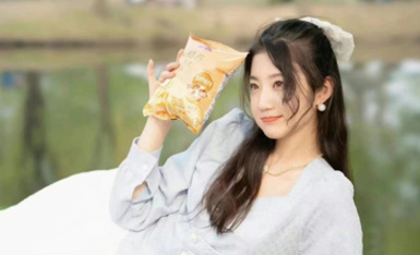 神仙顏值的女大學生，在金主面前就是騷浪母狗，被各種調教玩弄爆操，妹子很主動乘騎，這顏值和身材簡直了 (3)