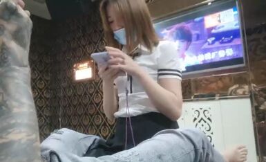 花臂小伙看上会所美女技师单独约到酒店干炮