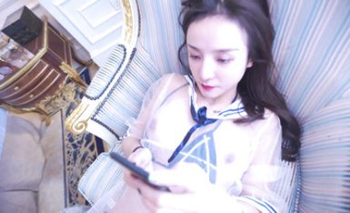 網紅模特女神【黃樂然】大尺度私拍視頻~黑絲美腿極品玉足~情趣婚紗~露點 (4)