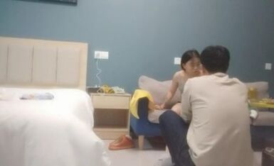 小夏寻花00后超嫩萌妹子，腿上纹身翘起屁股揉穴